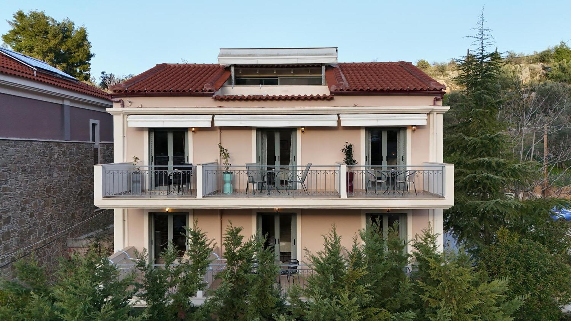 Aerinon Hotel