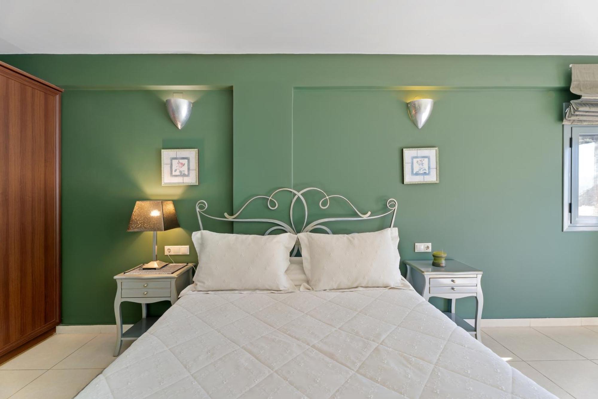 Hotel Aerinon 3*